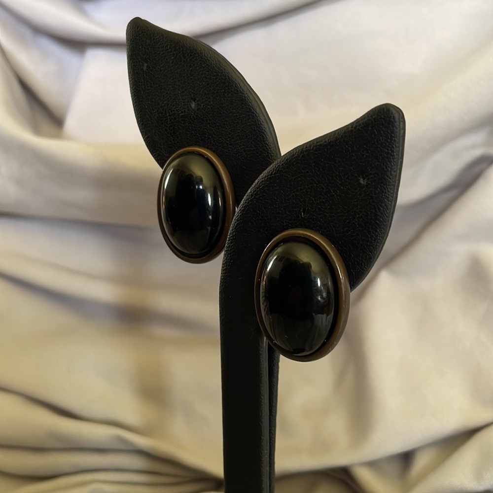 Ben Amun Earrings View 3